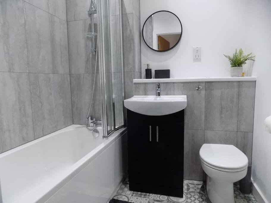 2 Bedroom Luxury City Centre Apt Линкольн Экстерьер фото