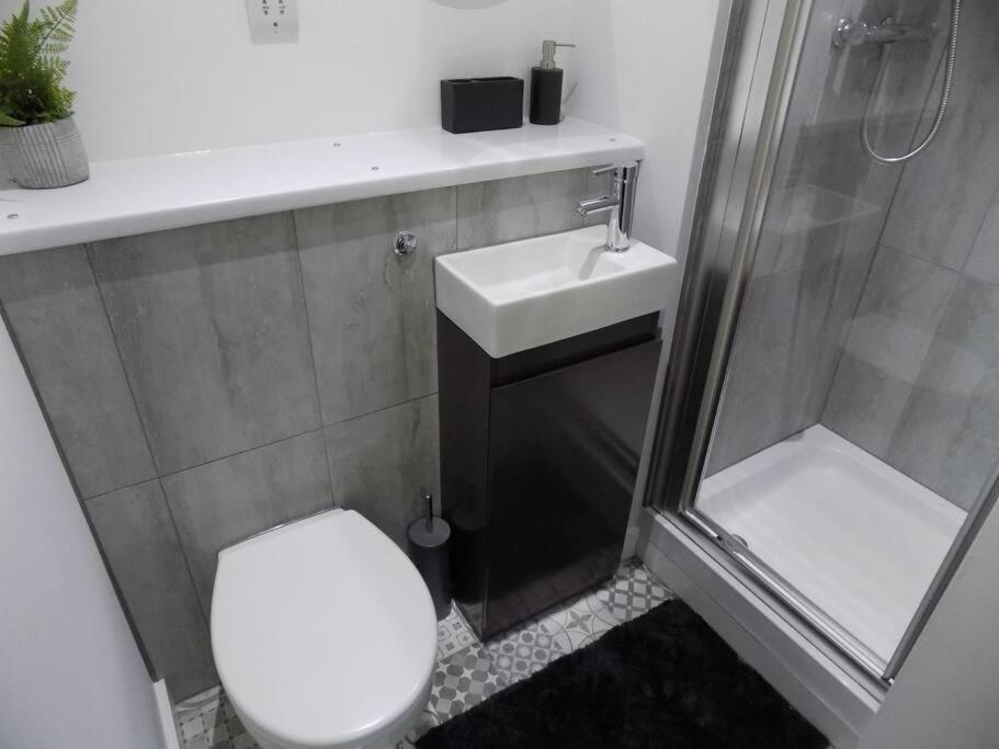2 Bedroom Luxury City Centre Apt Линкольн Экстерьер фото